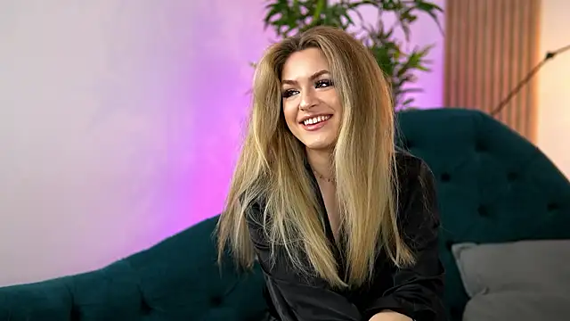 NayaQuinn online show from February 2026 08:11:02 PM