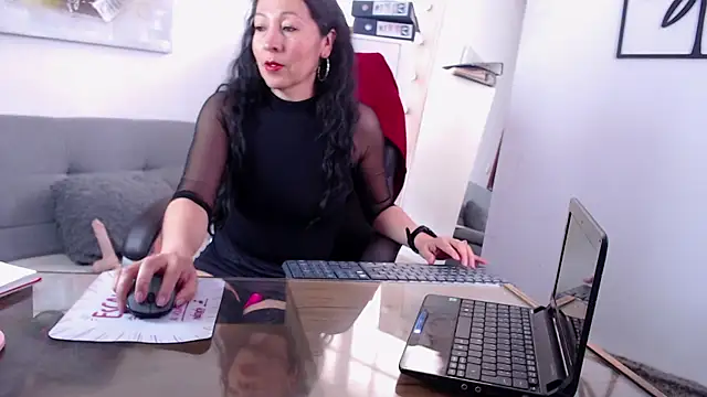 loretta fraser online show from April 2026 01:05:02 PM