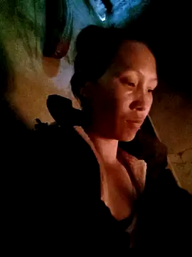 Snapshot of Diana-02 chatting on May 2026 02:27:01 AM Diana-02 online show from May 2026 02:27:01 AM