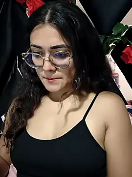 Snapshot of Freyarosse chatting on February 2026 12:08:01 AM Freyarosse online show from February 2026 12:08:01 AM