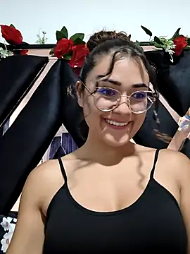 Snapshot of Freyarosse chatting on February 2026 11:01:01 PM Freyarosse online show from February 2026 11:01:01 PM