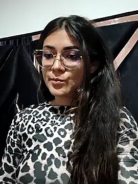 Snapshot of Freyarosse chatting on February 2026 11:00:02 AM Freyarosse online show from February 2026 11:00:02 AM