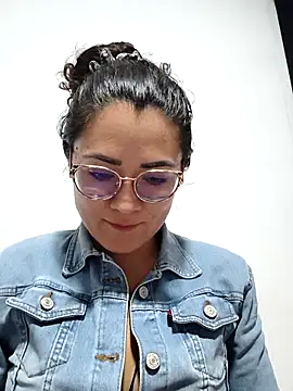 Snapshot of Freyarosse chatting on February 2026 10:44:02 AM Freyarosse online show from February 2026 10:44:02 AM