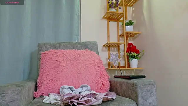 Mia C online show from April 2026 10:17:01 AM