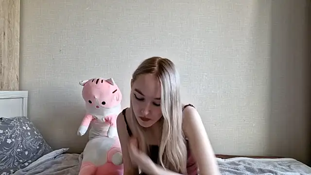 MisaMew online show from June 2026 04:18:02 PM