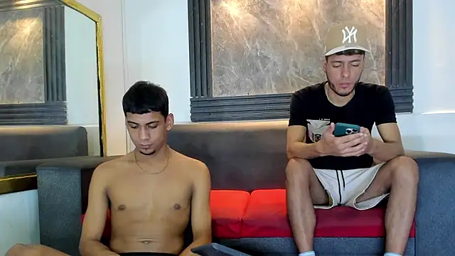 ALEX KEITH26 online show from April 2026 12:01:02 AM