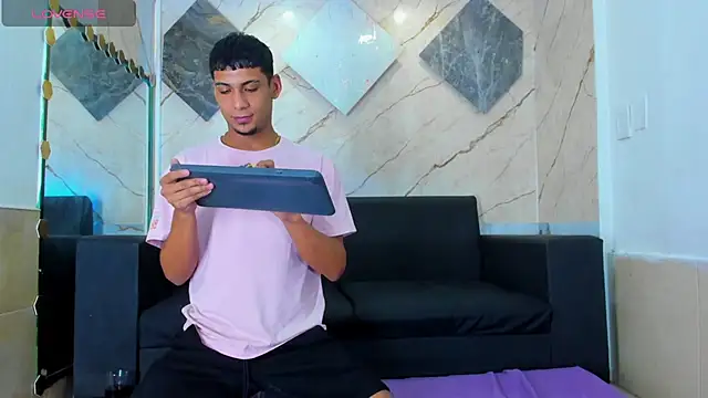 ALEX KEITH26 online show from April 2026 11:57:01 AM