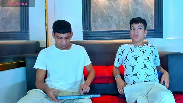 ALEX KEITH26 online show from April 2026 12:11:02 PM