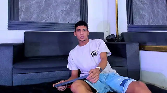 ALEX KEITH26 online show from February 2026 12:37:01 PM