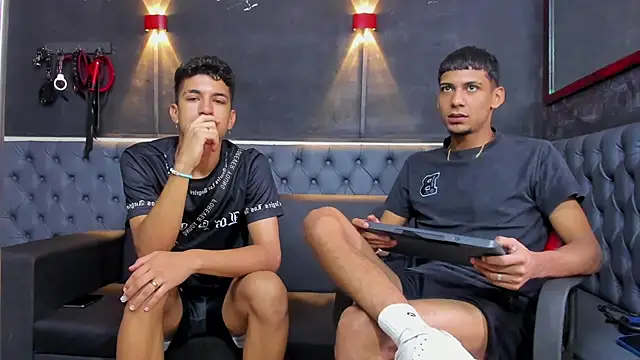 ALEX KEITH26 online show from April 2026 12:23:01 PM