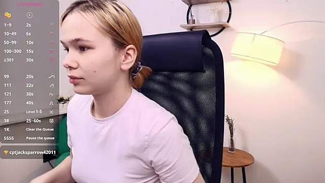 OwlLynn online show from April 2026 09:17:01 AM