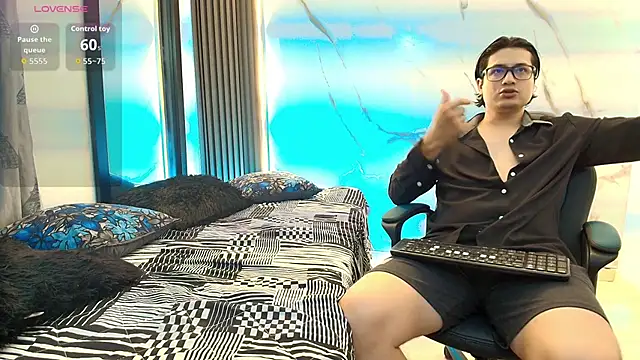 Danner Alaia online show from February 2026 07:53:01 PM