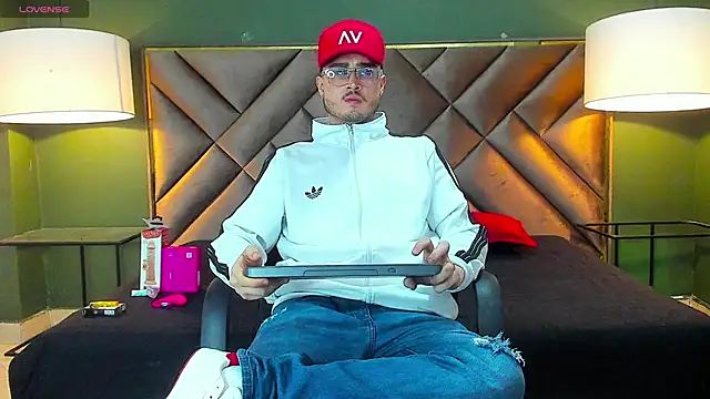 Salvattore Muller online show from February 2026 11:48:01 PM