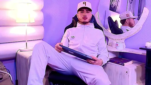 Salvattore Muller online show from February 2026 07:44:01 PM