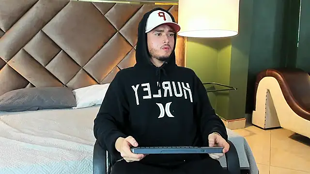 Salvattore Muller online show from February 2026 06:33:02 AM