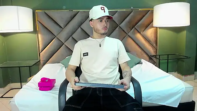 Salvattore Muller online show from February 2026 10:18:01 PM