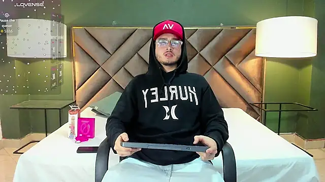 Salvattore Muller online show from February 2026 09:26:01 PM