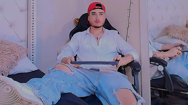 Salvattore Muller online show from February 2026 08:30:02 PM