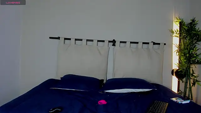 Snapshot of ella__olmos chatting on February 2026 01:16:02 PM ella olmos online show from February 2026 01:16:02 PM