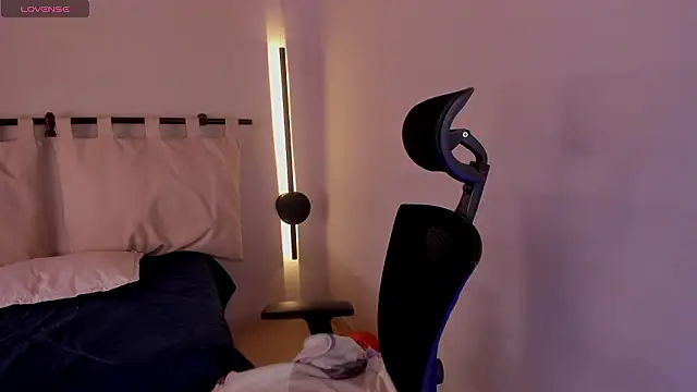 Snapshot of ella__olmos chatting on February 2026 01:10:01 PM ella olmos online show from February 2026 01:10:01 PM