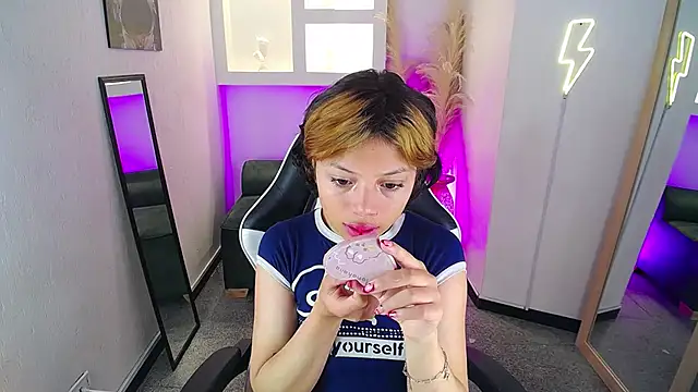 melodyy as online show from April 2026 01:26:02 PM