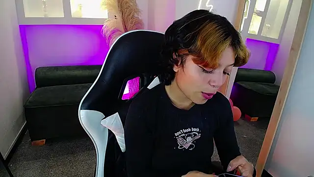 melodyy as online show from April 2026 01:09:02 PM