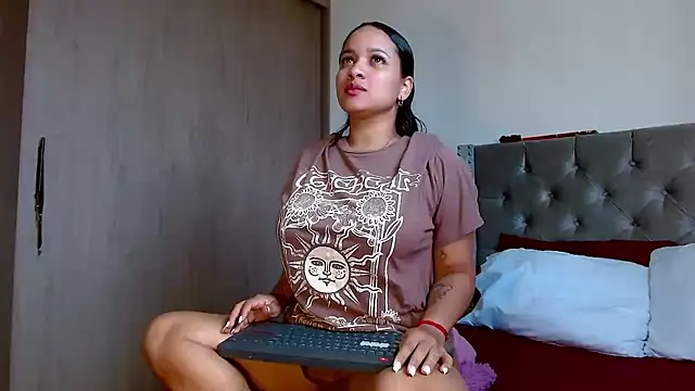 celeneortii online show from May 2026 04:01:02 PM