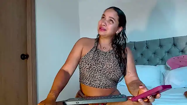 celeneortii online show from June 2026 10:31:02 PM