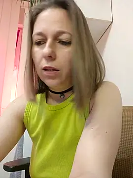 Snapshot of AdaJoy chatting on April 2026 11:07:02 AM AdaJoy online show from April 2026 11:07:02 AM
