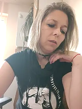 Snapshot of AdaJoy chatting on May 2026 11:05:02 AM AdaJoy online show from May 2026 11:05:02 AM