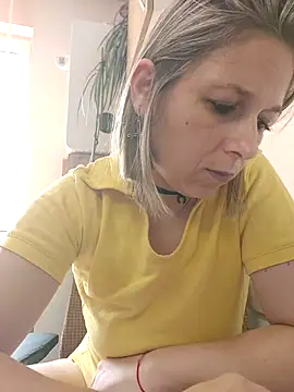 Snapshot of AdaJoy chatting on May 2026 12:00:01 PM AdaJoy online show from May 2026 12:00:01 PM