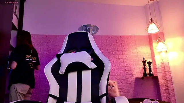 Dulce Stormy online show from January 2026 12:08:01 PM