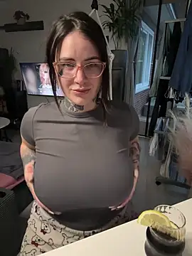 NyxTattoo online show from April 2026 06:01:01 PM