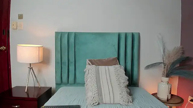 Snapshot of TessaMonroee chatting on February 2026 06:13:02 PM TessaMonroee online show from February 2026 06:13:02 PM