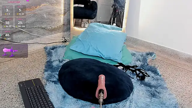 SHINYY STAR  online show from April 2026 08:15:02 PM