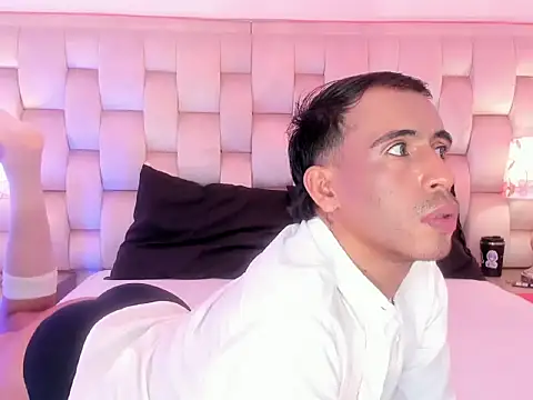 Mr aronnn  online show from February 2026 03:17:01 AM