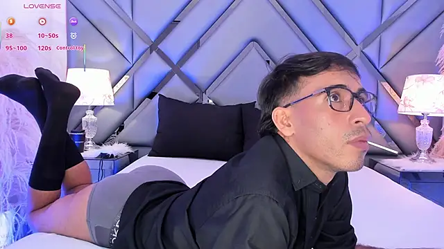 Mr aronnn  online show from February 2026 03:17:02 AM