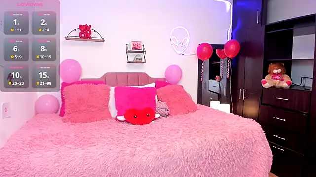 Nina curves online show from February 2026 07:24:02 PM