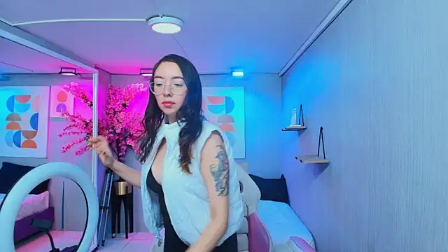 Veronica miiller online show from June 2026 07:02:02 PM