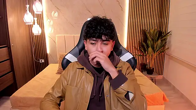 Christopher Monroe  online show from January 2026 03:21:01 AM