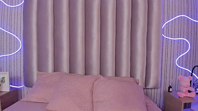 SAMMYLEWISMD online show from April 2026 03:19:02 AM