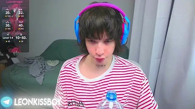 LeonBoykisser online show from April 2026 06:53:02 PM