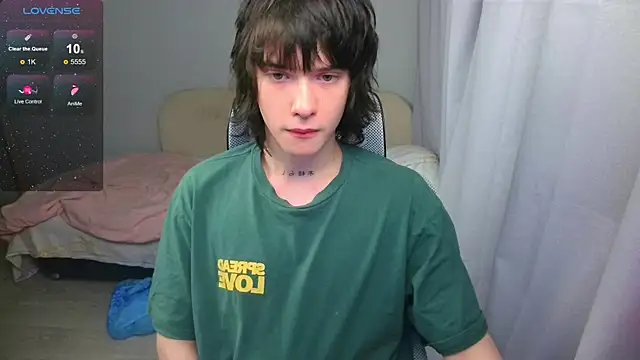 LeonBoykisser online show from May 2026 05:15:02 PM