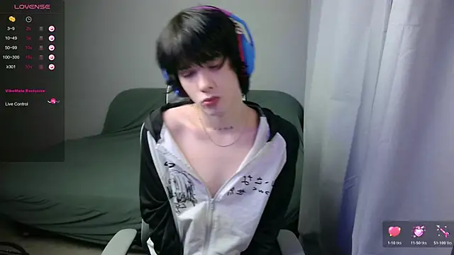 LeonBoykisser online show from February 2026 12:13:02 PM