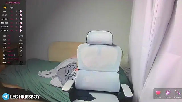 LeonBoykisser online show from March 2026 08:32:01 PM