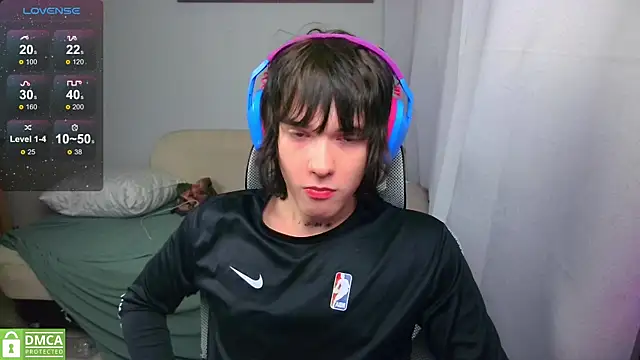 LeonBoykisser online show from May 2026 06:17:02 PM