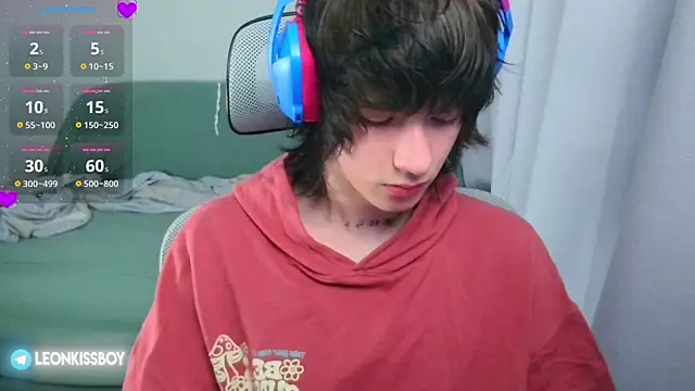 Snapshot of LeonBoykisser chatting on July 2026 09:14:02 AM LeonBoykisser online show from July 2026 09:14:02 AM