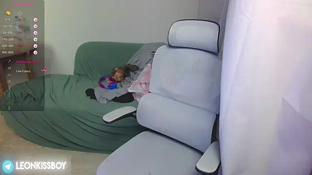 LeonBoykisser online show from April 2026 09:10:01 PM