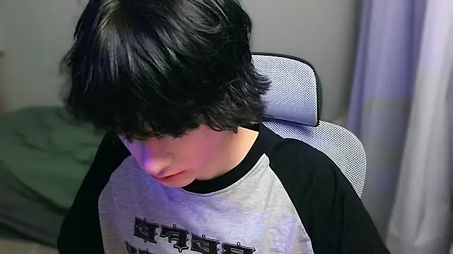 LeonBoykisser online show from February 2026 12:21:01 PM