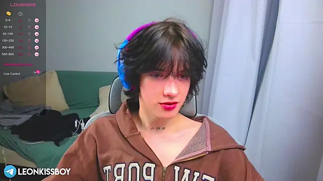 LeonBoykisser online show from March 2026 10:02:01 AM